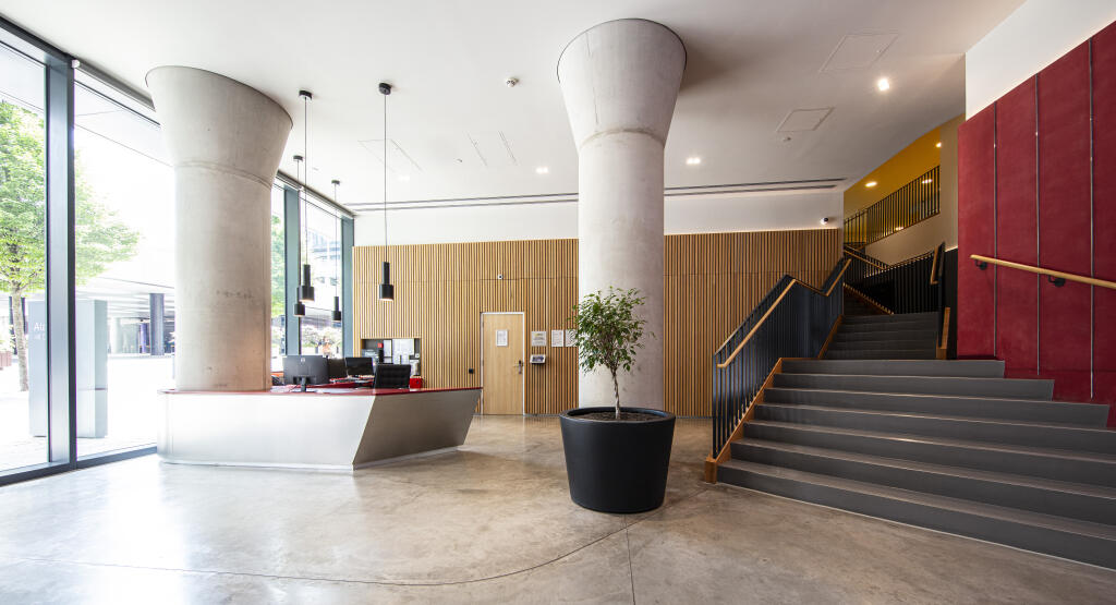 2 bedroom apartment at Alameda - Image 12