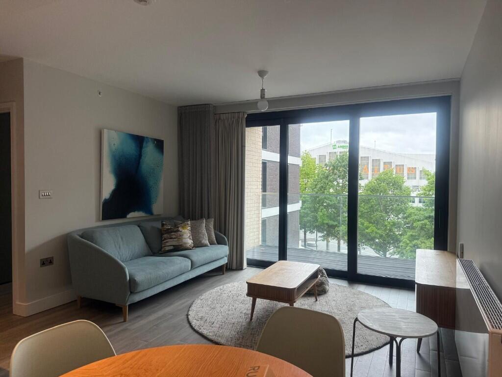 2 bedroom apartment at Alameda - Image 20