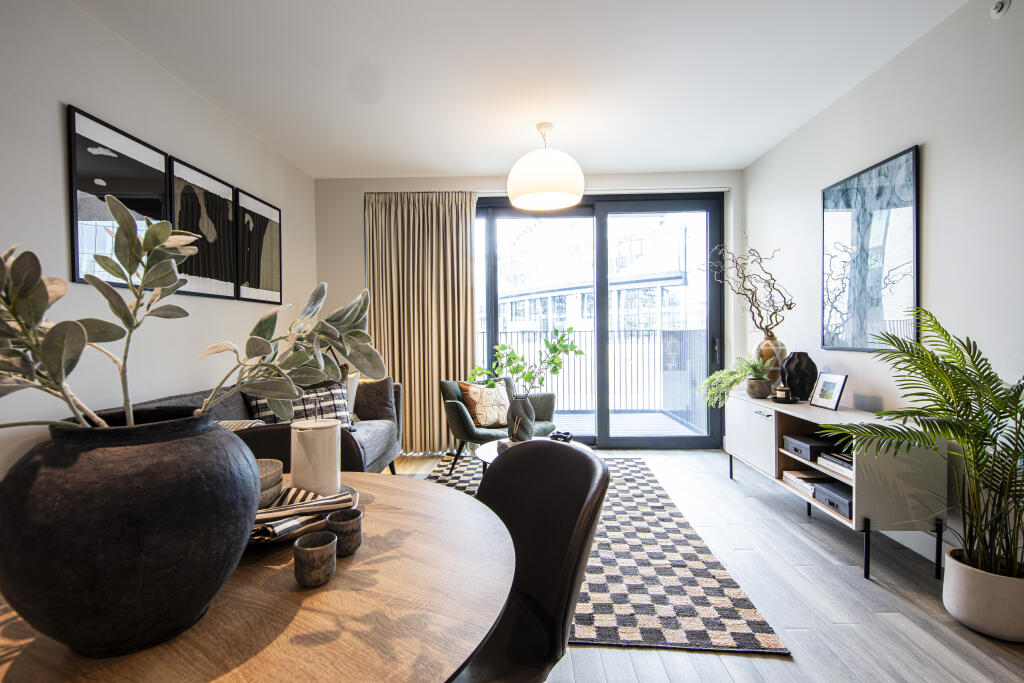 2 bedroom apartment at Alameda - Image 22