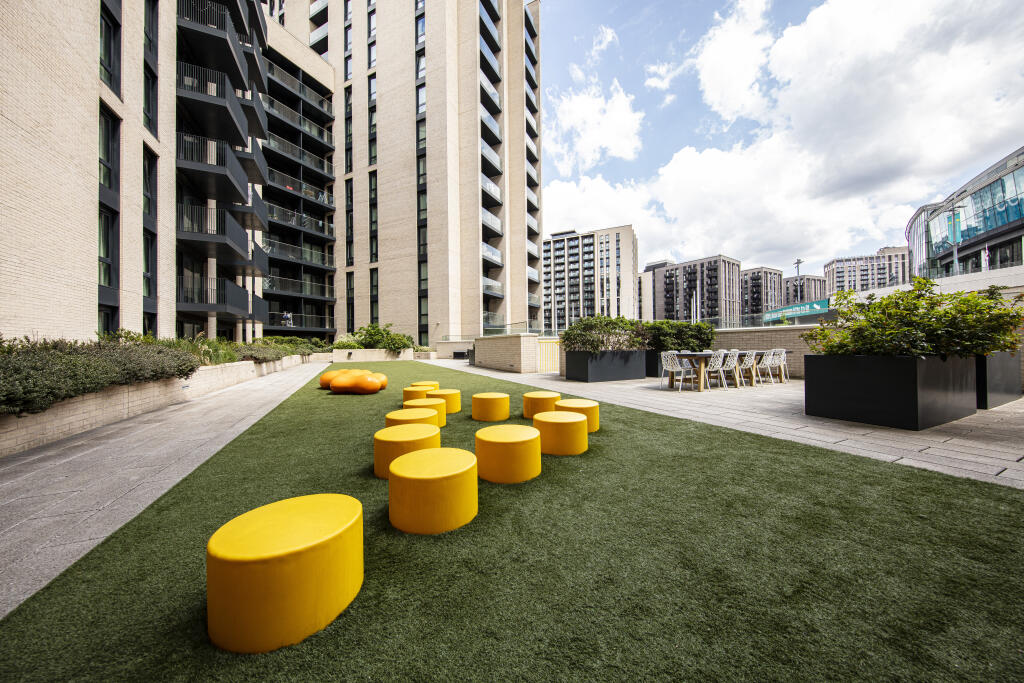 2 bedroom apartment at Alameda - Image 19