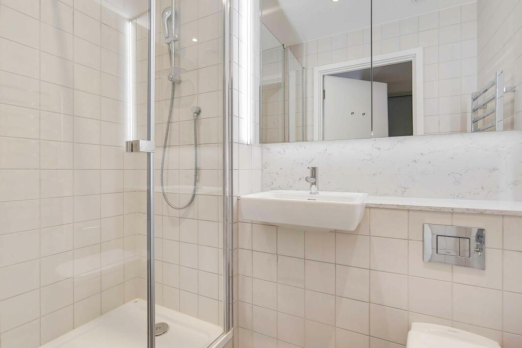 2 bedroom apartment at Alameda - Image 17