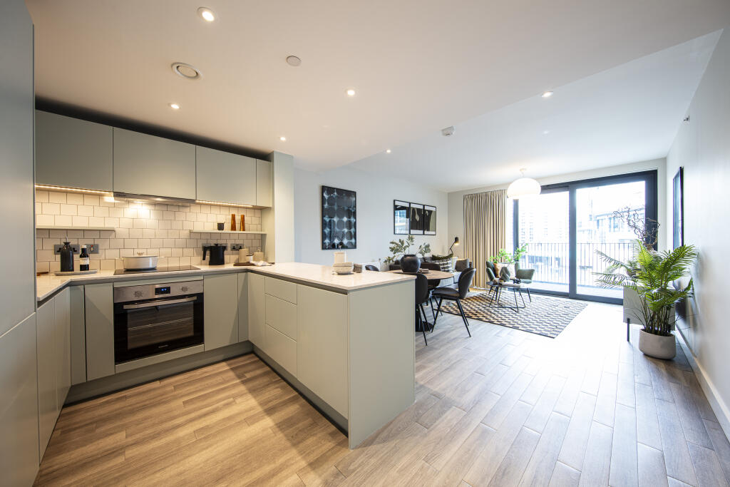 2 bedroom apartment at Alameda - Image 22