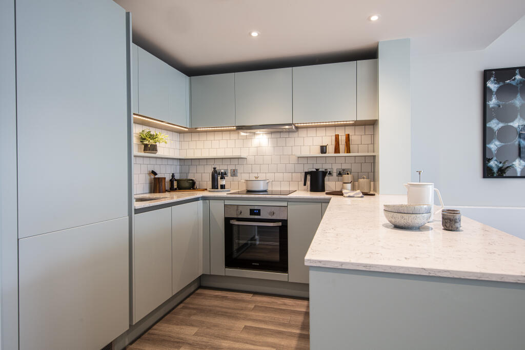 2 bedroom apartment at Alameda - Image 2