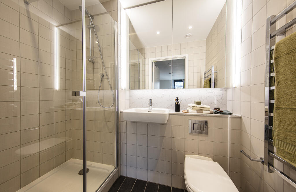 2 bedroom apartment at Alameda - Image 7