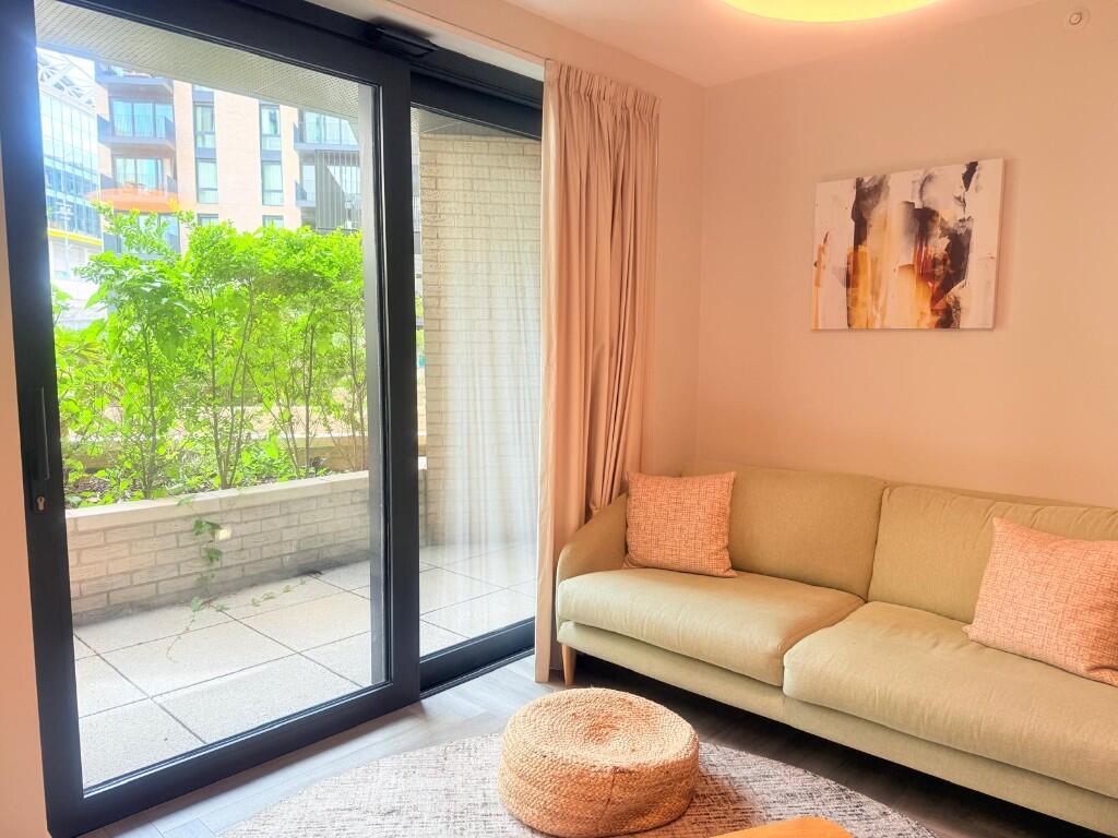 2 bedroom apartment at Alameda - Image 24