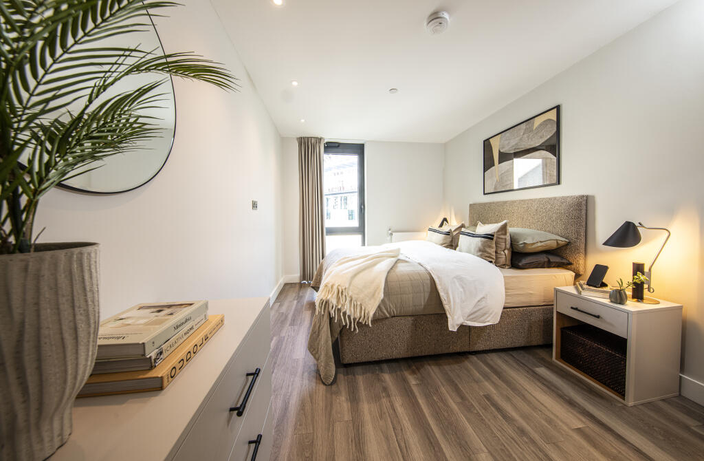 2 bedroom apartment at Alameda - Image 18