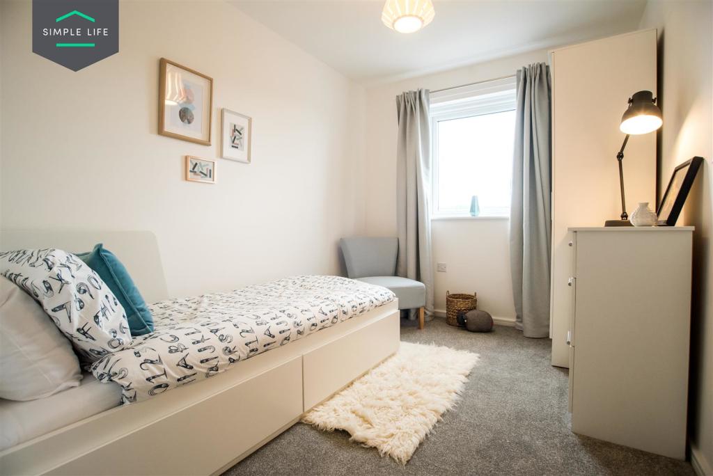 2 bedroom apartment at Canalside - Image 3