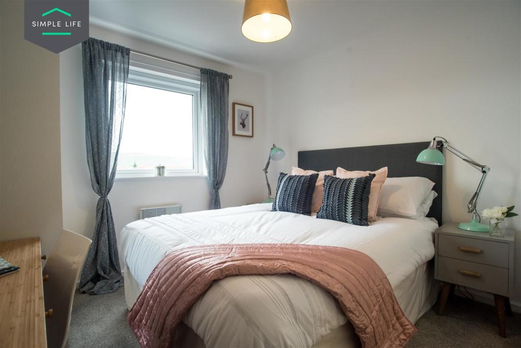 2 bedroom apartment at Canalside - Image 5